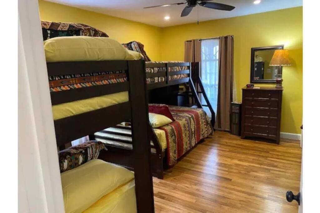 Stockyards!-1 Block Away ! Cowboy Cottage Sleeps 9 沃思堡 外观 照片