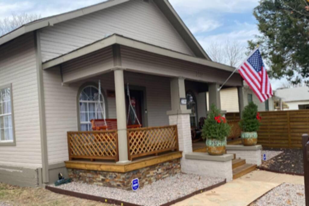 Stockyards!-1 Block Away ! Cowboy Cottage Sleeps 9 沃思堡 外观 照片