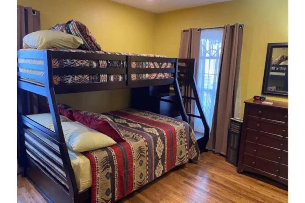 Stockyards!-1 Block Away ! Cowboy Cottage Sleeps 9 沃思堡 外观 照片