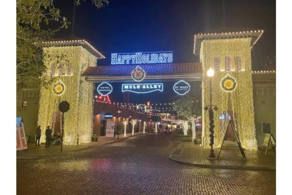 Stockyards!-1 Block Away ! Cowboy Cottage Sleeps 9 沃思堡 外观 照片